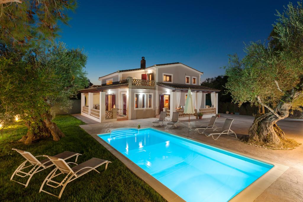 Evalexia Villa - Luxury Villa With Private Pool Near Laganas Perfect For Groups By Villa Mana Gers กาลามากี ภายนอก รูปภาพ