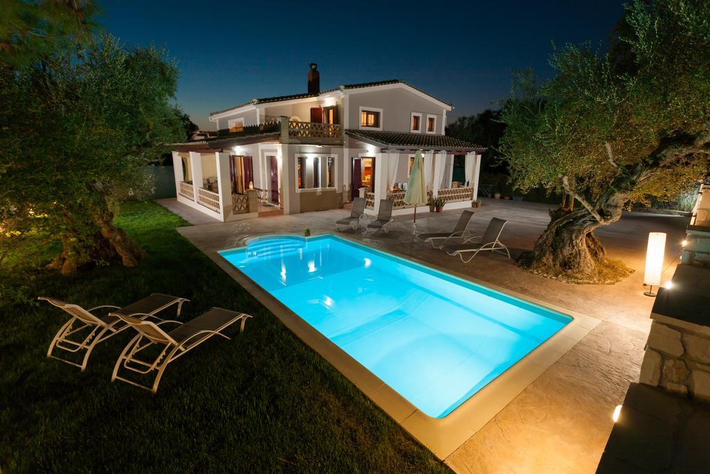 Evalexia Villa - Luxury Villa With Private Pool Near Laganas Perfect For Groups By Villa Mana Gers กาลามากี ภายนอก รูปภาพ