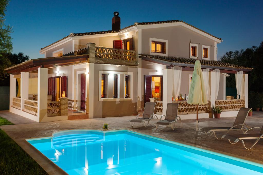 Evalexia Villa - Luxury Villa With Private Pool Near Laganas Perfect For Groups By Villa Mana Gers กาลามากี ภายนอก รูปภาพ