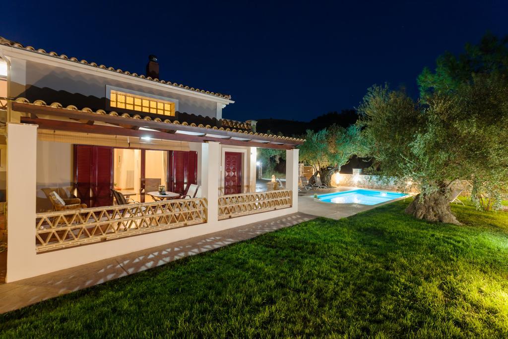 Evalexia Villa - Luxury Villa With Private Pool Near Laganas Perfect For Groups By Villa Mana Gers กาลามากี ภายนอก รูปภาพ