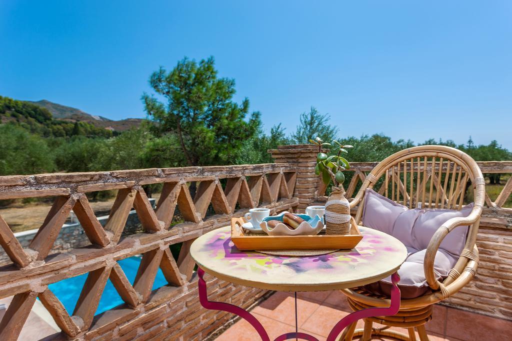 Evalexia Villa - Luxury Villa With Private Pool Near Laganas Perfect For Groups By Villa Mana Gers กาลามากี ภายนอก รูปภาพ