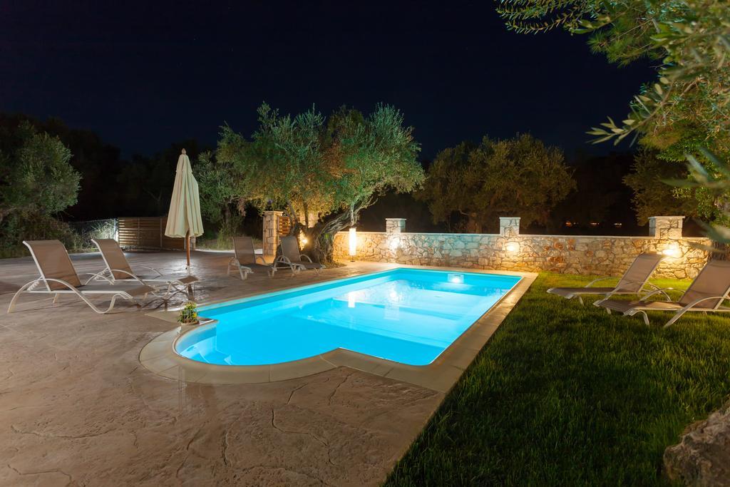 Evalexia Villa - Luxury Villa With Private Pool Near Laganas Perfect For Groups By Villa Mana Gers กาลามากี ภายนอก รูปภาพ