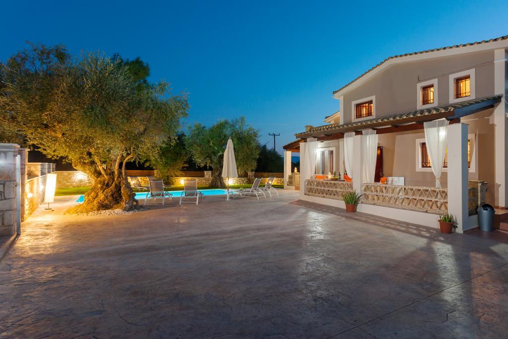 Evalexia Villa - Luxury Villa With Private Pool Near Laganas Perfect For Groups By Villa Mana Gers กาลามากี ภายนอก รูปภาพ